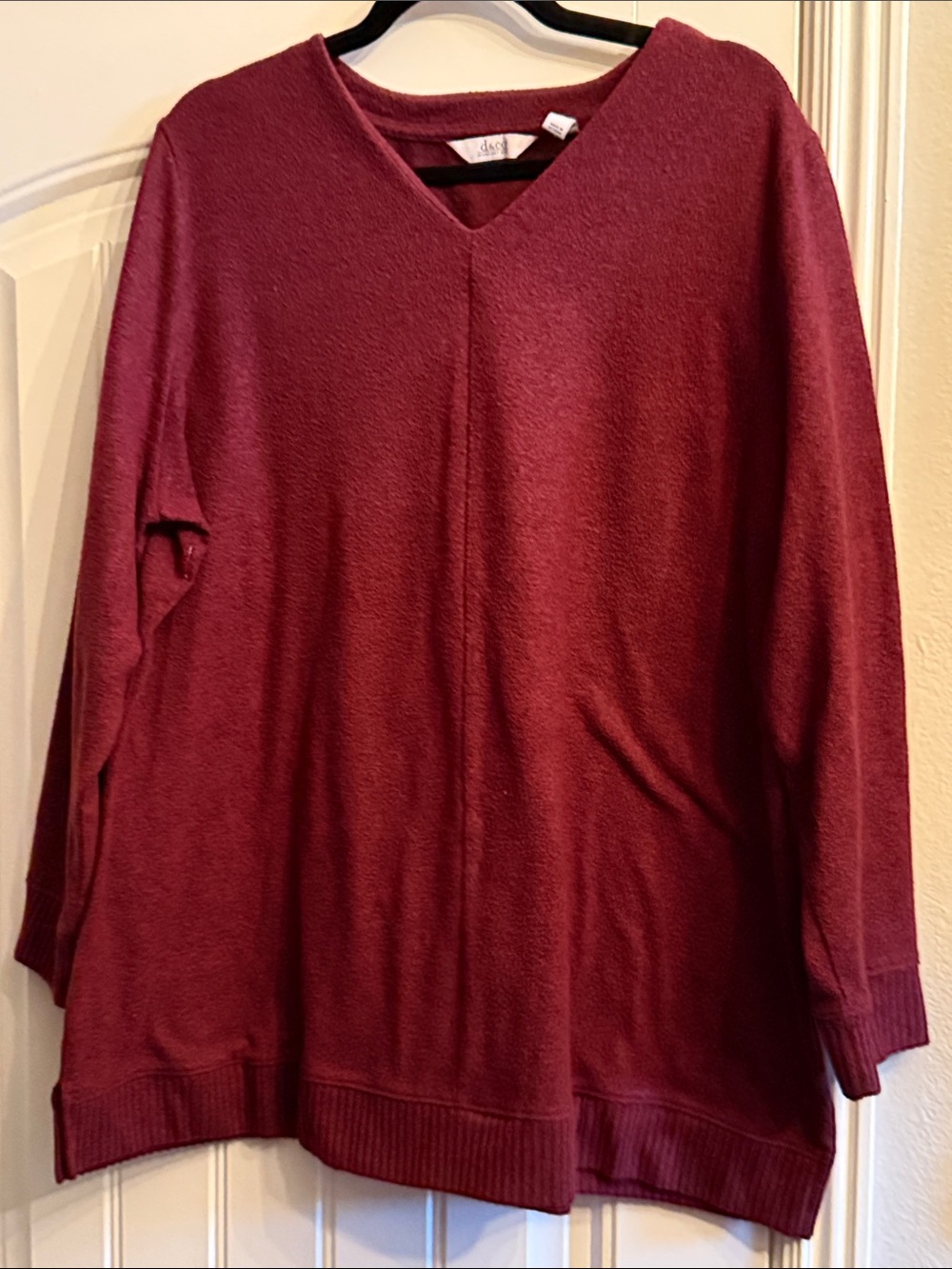Women's V-Neck Pullover Sweater - Burgundy